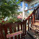 Rose's Oldtown Apartment Brasov