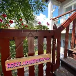Rose's Oldtown Apartment
