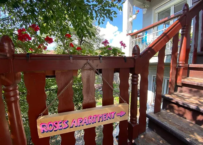 Rose's Oldtown Apartment