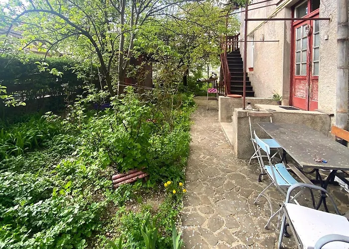 Rose's Oldtown Apartment *